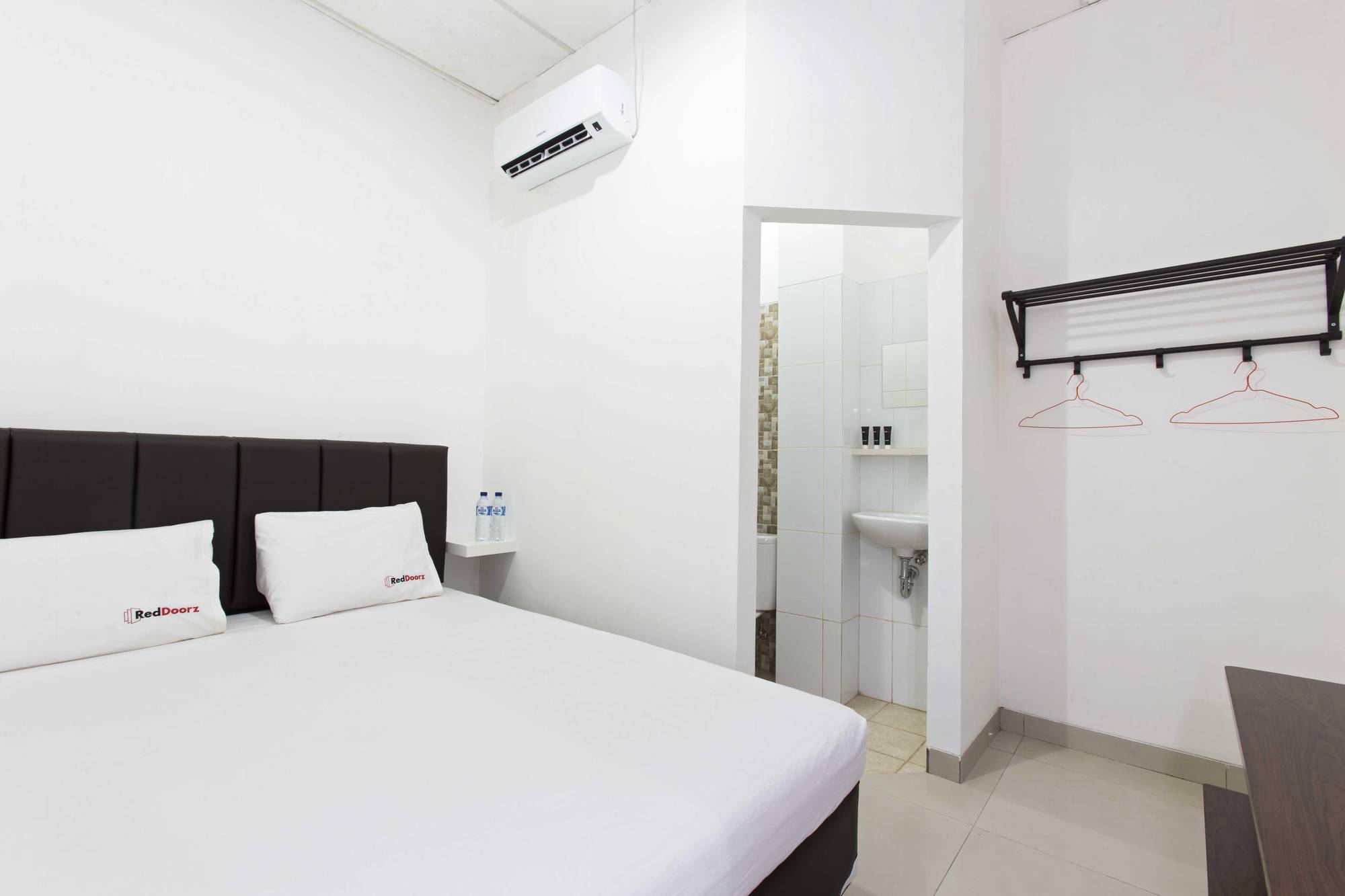 RedDoorz Double Room,712196170:JPEG